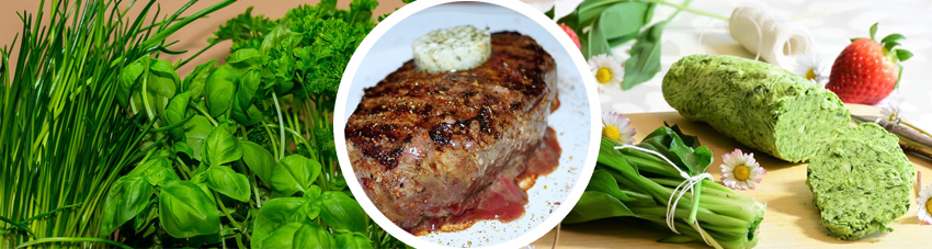 Collage der Kräuterbutterzutaten und einem angerichteten Steak mit Kräuterbutter