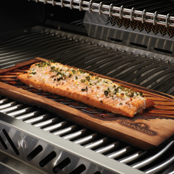 Lachs auf Zedernholzplanke