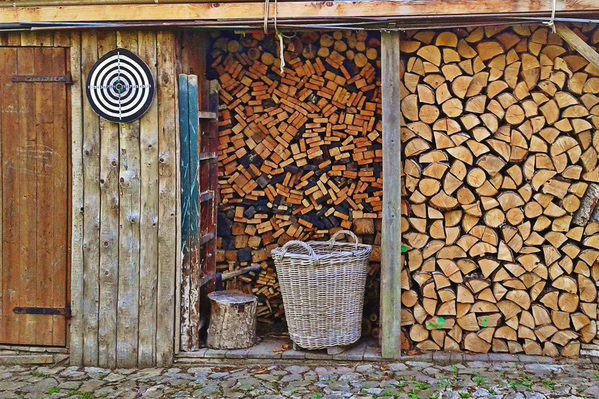 Beitragsbild zum Thema Funktionsweise Holzfeuchtemessgerät