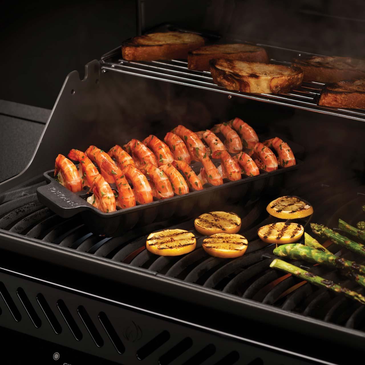Grillzubehör Napoleon Gusseiserne Garnelenschale