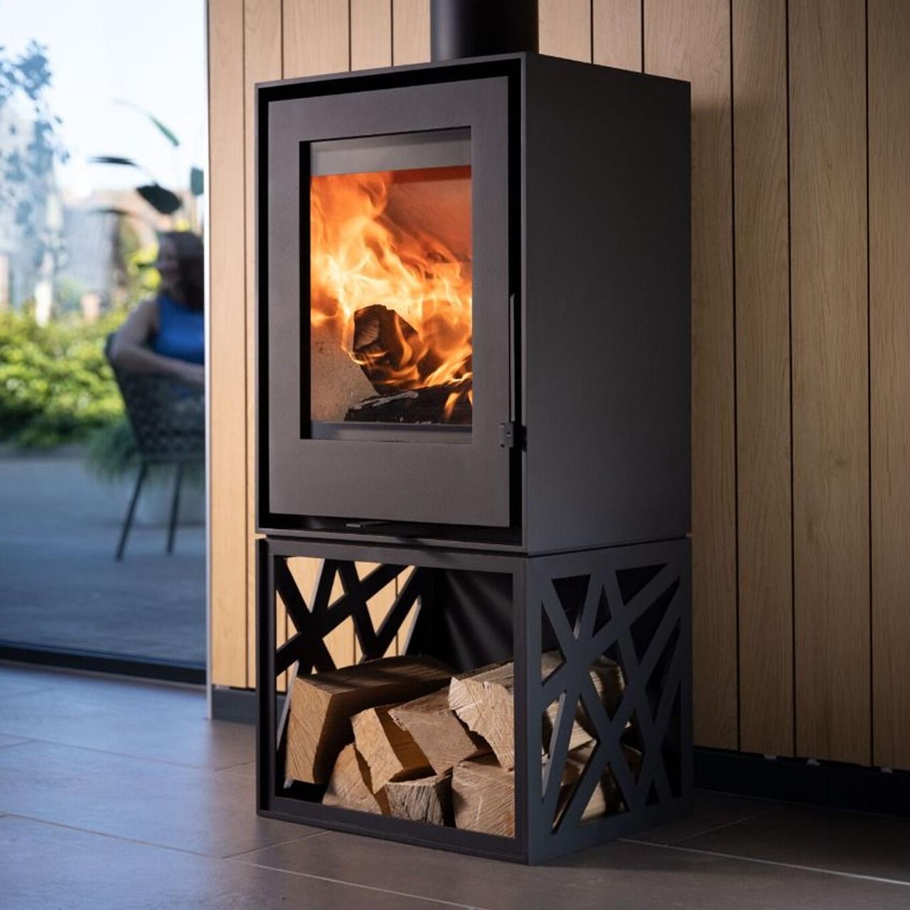 Kaminofen Trimline Woody Orbit mit 6,4 kW - Ausführung: mit Designsockel