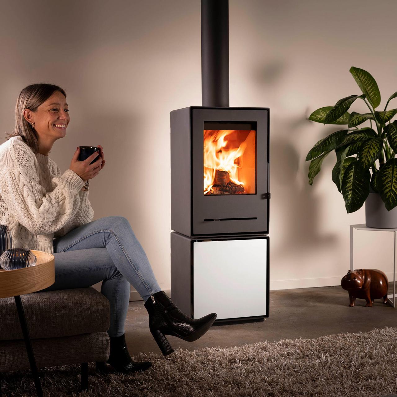 Kaminofen Trimline Woody Grid 6,4 kW - Ausführung: Grid S (quadratischer Sockelblock)