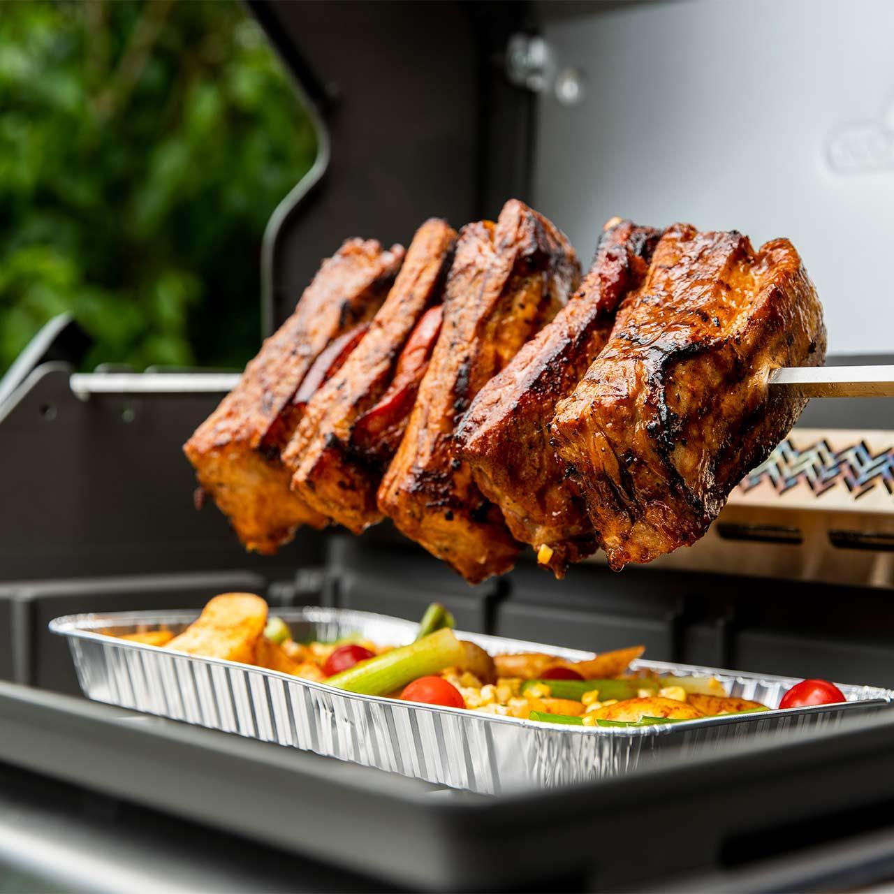 Napoleon Einbau Gasgrill 300 Series 32 Zoll Mattschwarz inkl. Oasis Untergestell, Abdeckhaube & Drehspieß