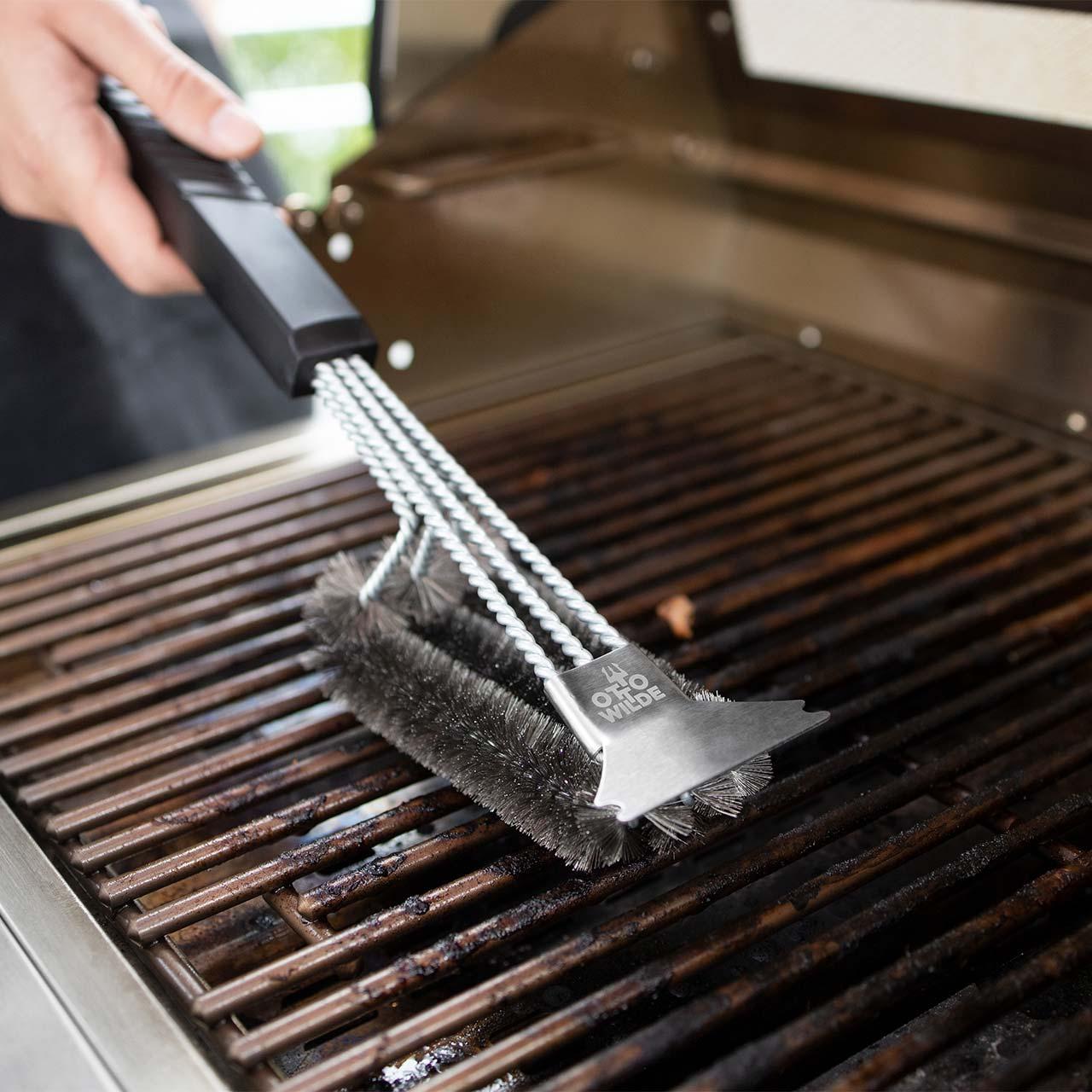 Otto Wilde Grill Reinigungsbürste mit Borsten aus Edelstahl und Schaber