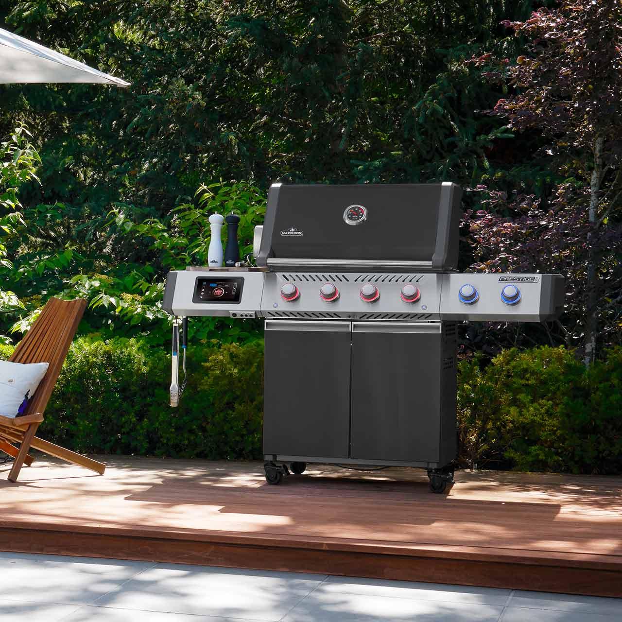Gasgrill Napoleon Prestige PRO 500 Connected Schwarz, inkl. Drehspieß (2026)