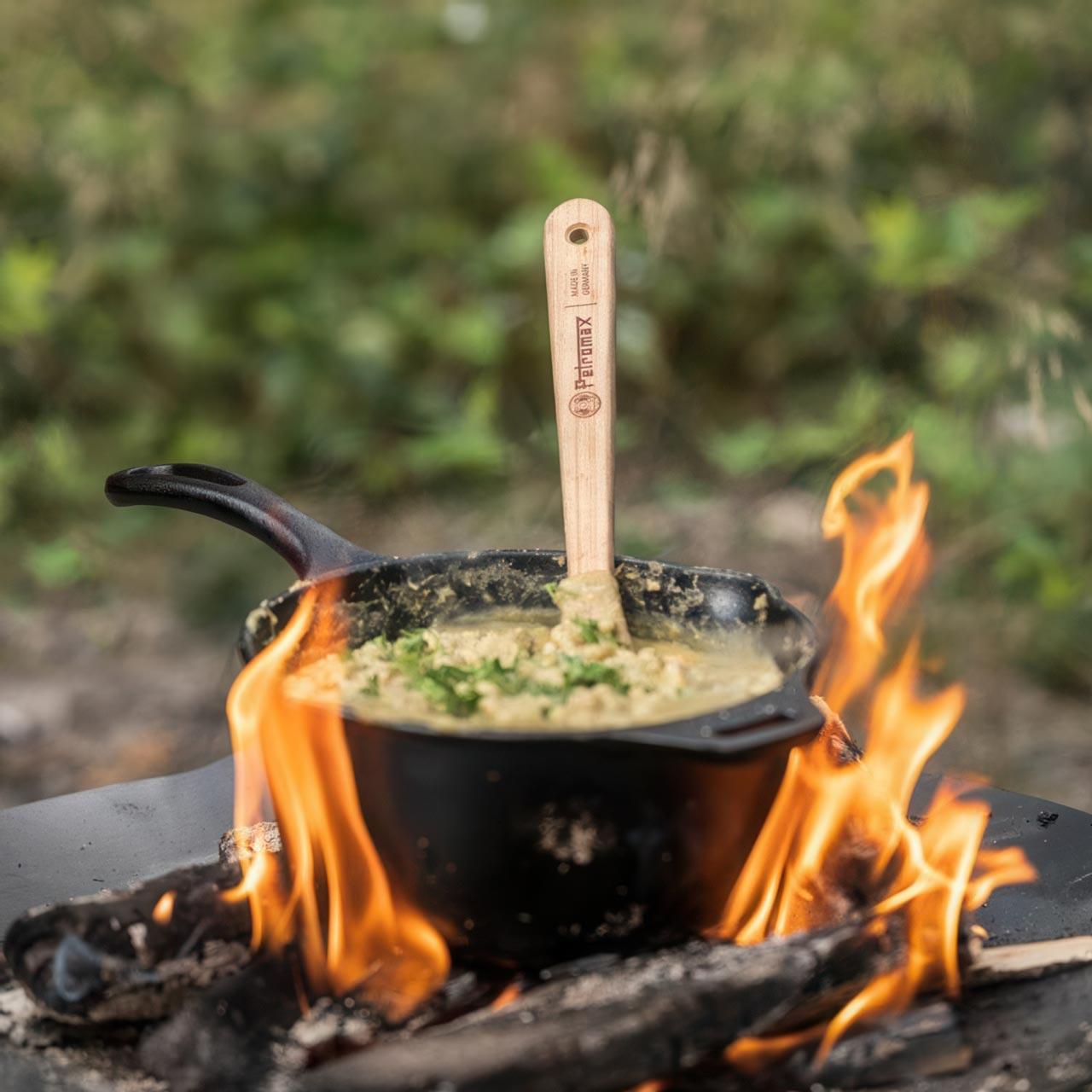 Petromax Holzspachtel mit Einbrand, Präzises Wenden & Schaben