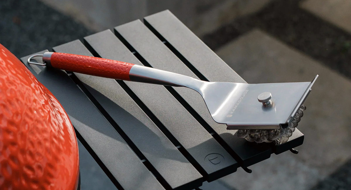 Titelbild, Kamado Joe Krafted™ Stahl Grillbürste
