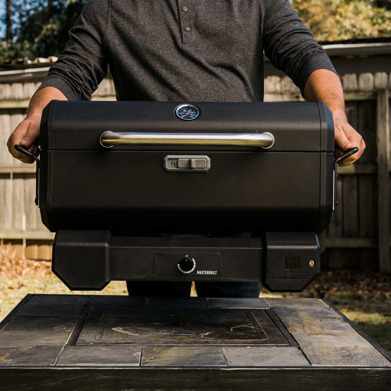 Masterbuilt tragbarer Holzkohlegrill & Smoker