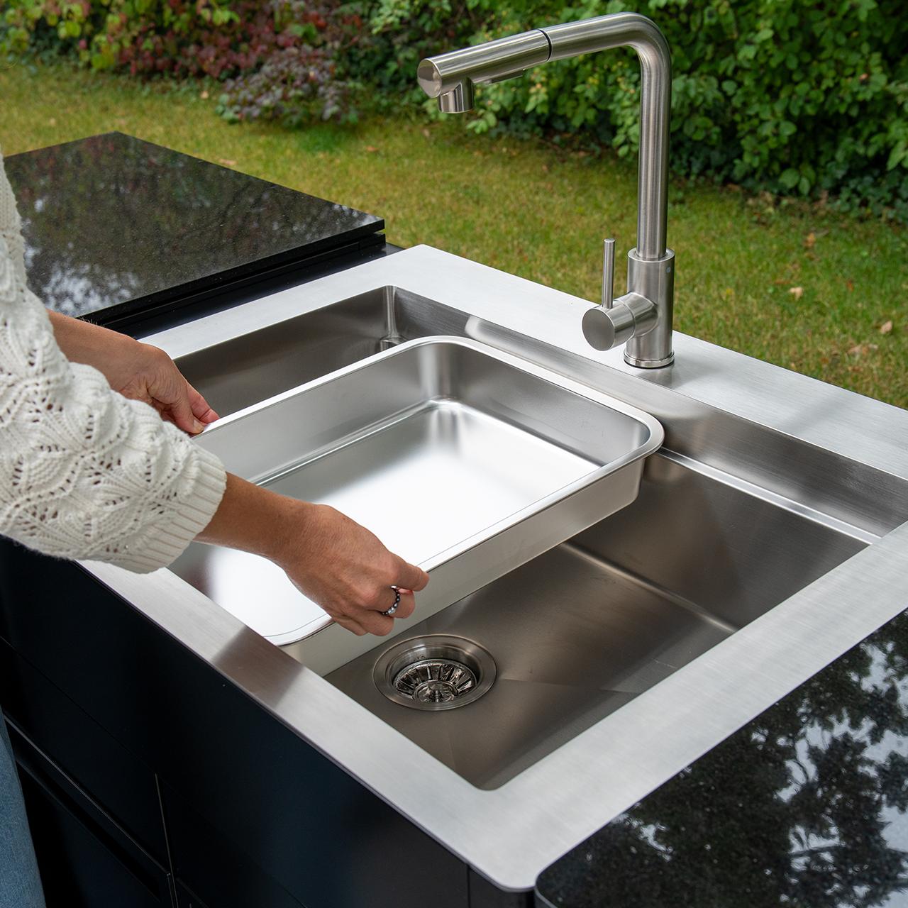 Outdoorchef Heat Outdoorküche X-515 mit X-245, Spülbecken, Schubladenschrank und Apothekerauszug inkl. Arbeitsplatte aus Granit und Sockelblende
