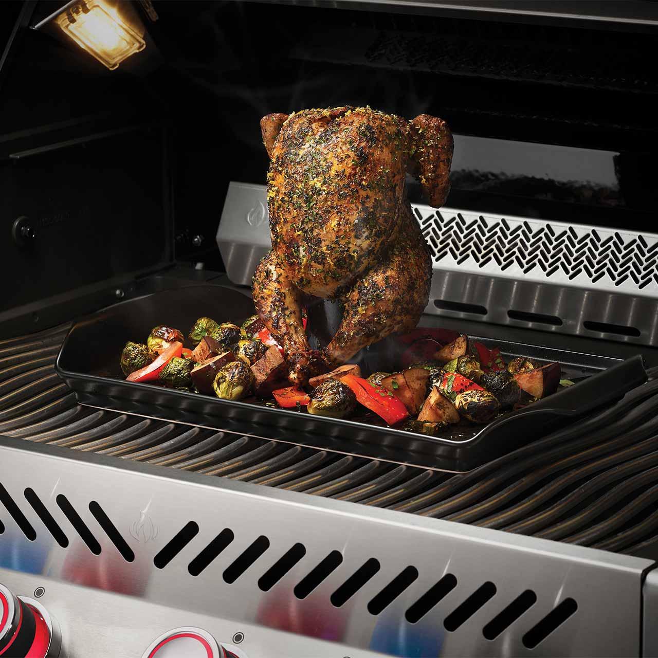 Grillzubehör Napoleon Keramische Grillplatte mit Geflügelaufsatz 43x25 cm