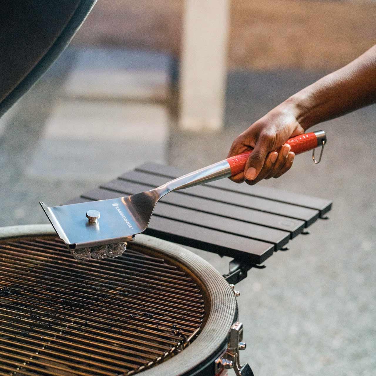 Kamado Joe Krafted Stahl Grillbürste mit Schaber