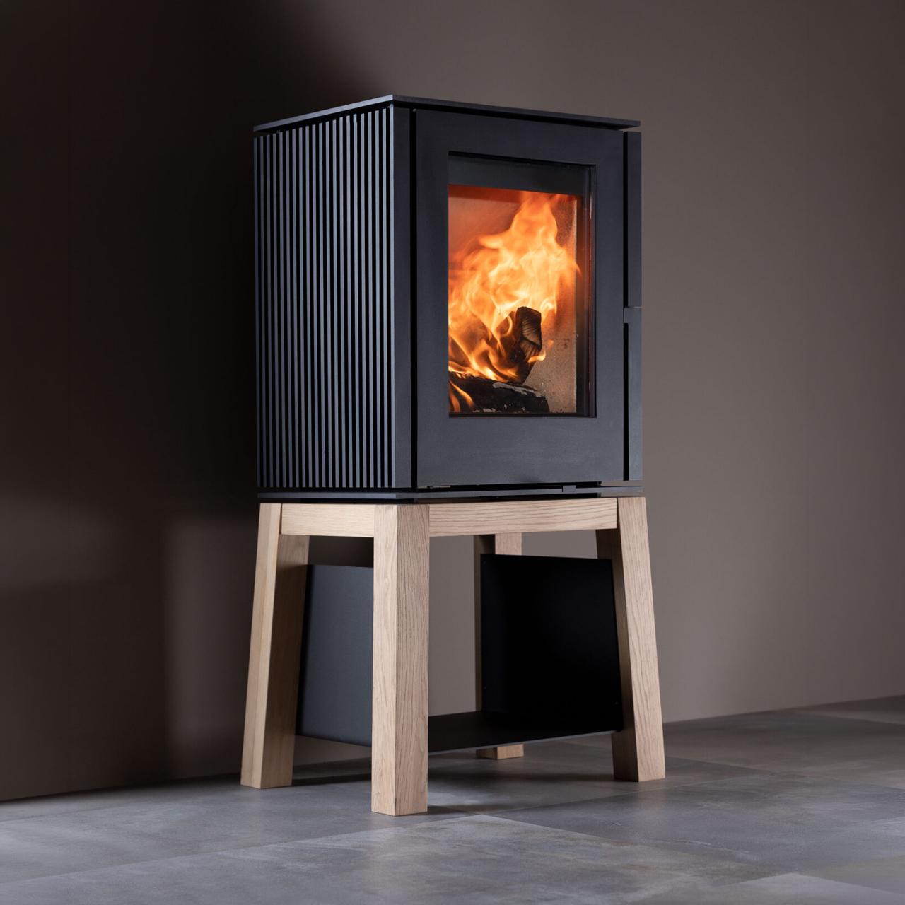 Kaminofen Trimline Woody Loft 6,4 kW - Untergestell: Holzsockel