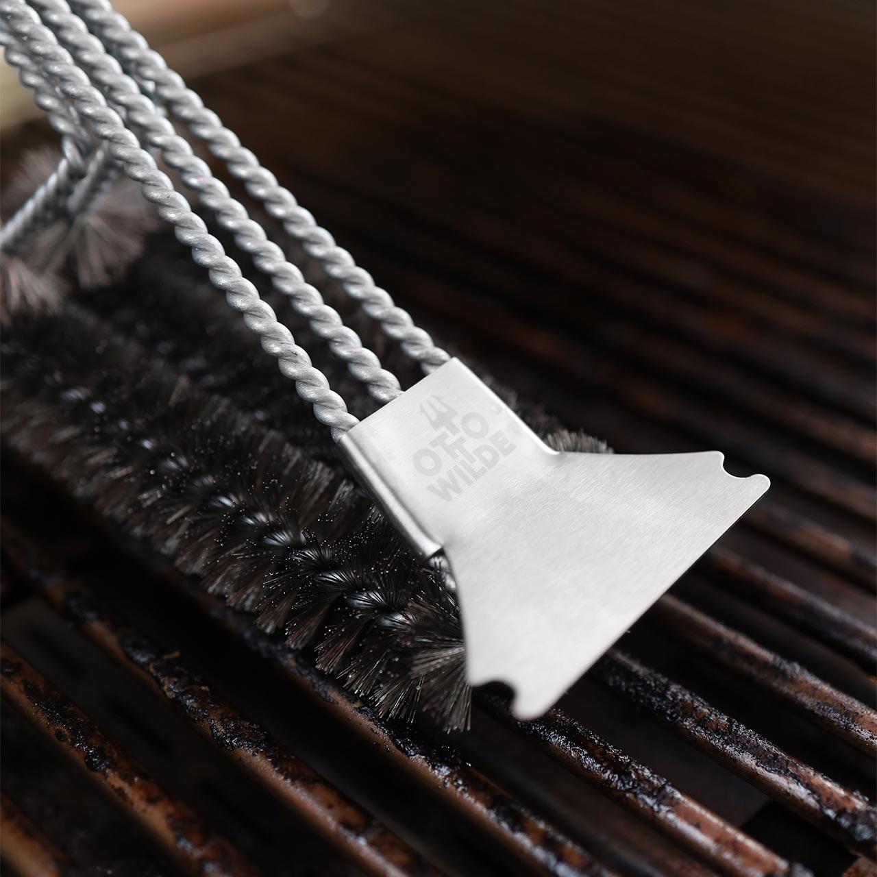 Otto Wilde Grill Reinigungsbürste mit Borsten aus Edelstahl und Schaber