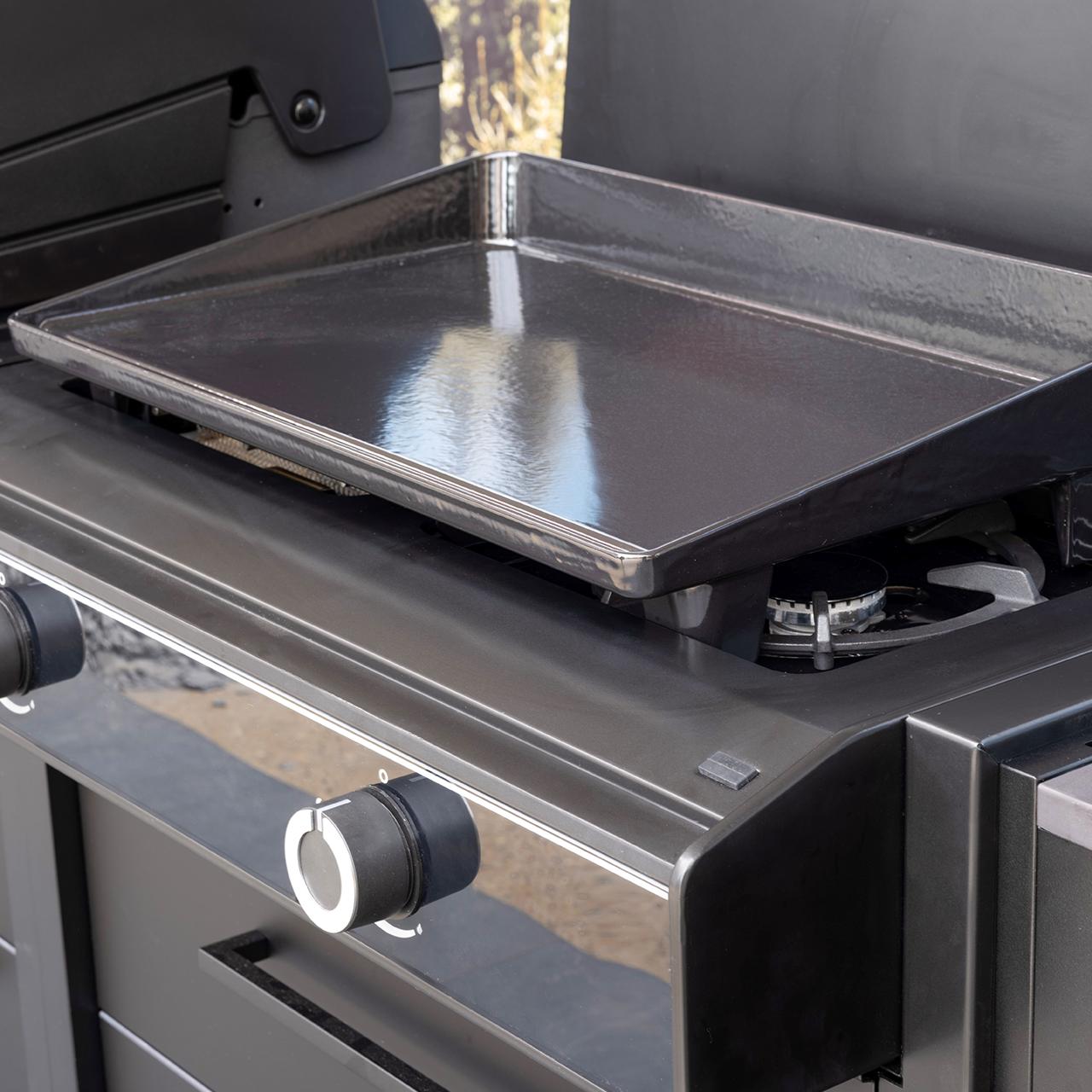 Outdoorchef Heat Outdoorküche X-415 RB K mit Blazing Zone X-245 K, Schubladenschrank und massiver Plancha XL aus Gusseisen inkl. Granit-Arbeitsplatte