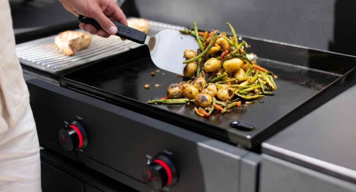 Cozze Plancha Starter Kit mit Spateln, Bratringen, Grillschrubber und Saucenflaschen