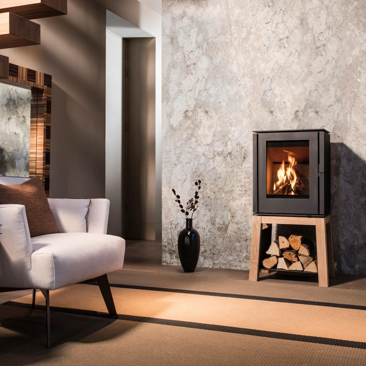 Kaminofen Trimline Woody Loft 6,4 kW - Untergestell: Holzsockel