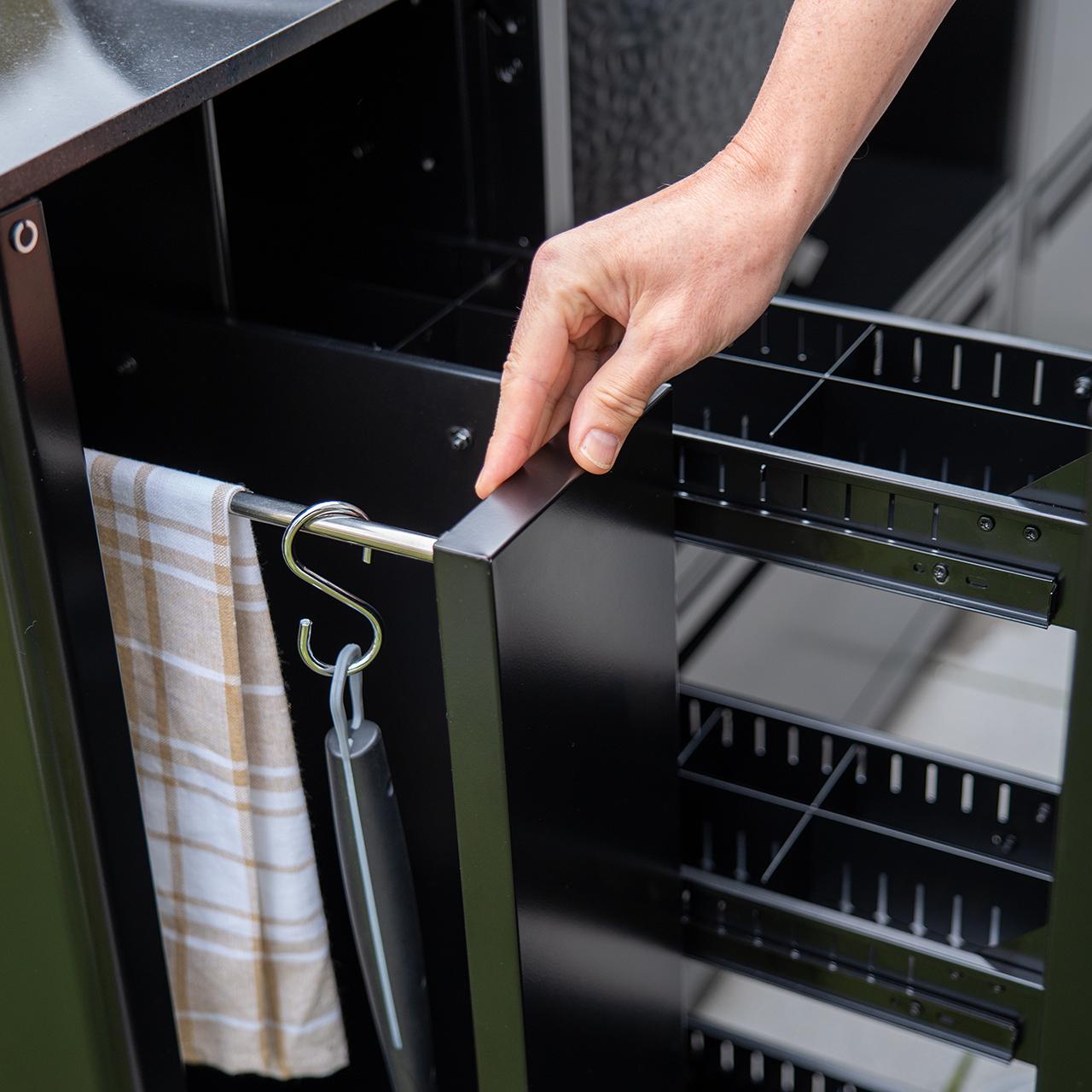 Outdoorchef Heat Outdoorküche X-515 mit X-245, Spülbecken, Schubladenschrank und Apothekerauszug inkl. Arbeitsplatte aus Granit und Sockelblende