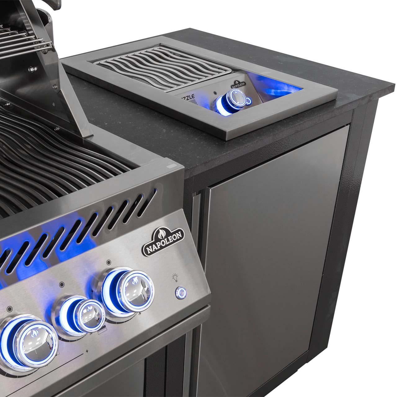 Outdoorküche Napoleon Oasis Compact 105 BIG32, Grillstation mit Heckbrenner & Sizzle Zone