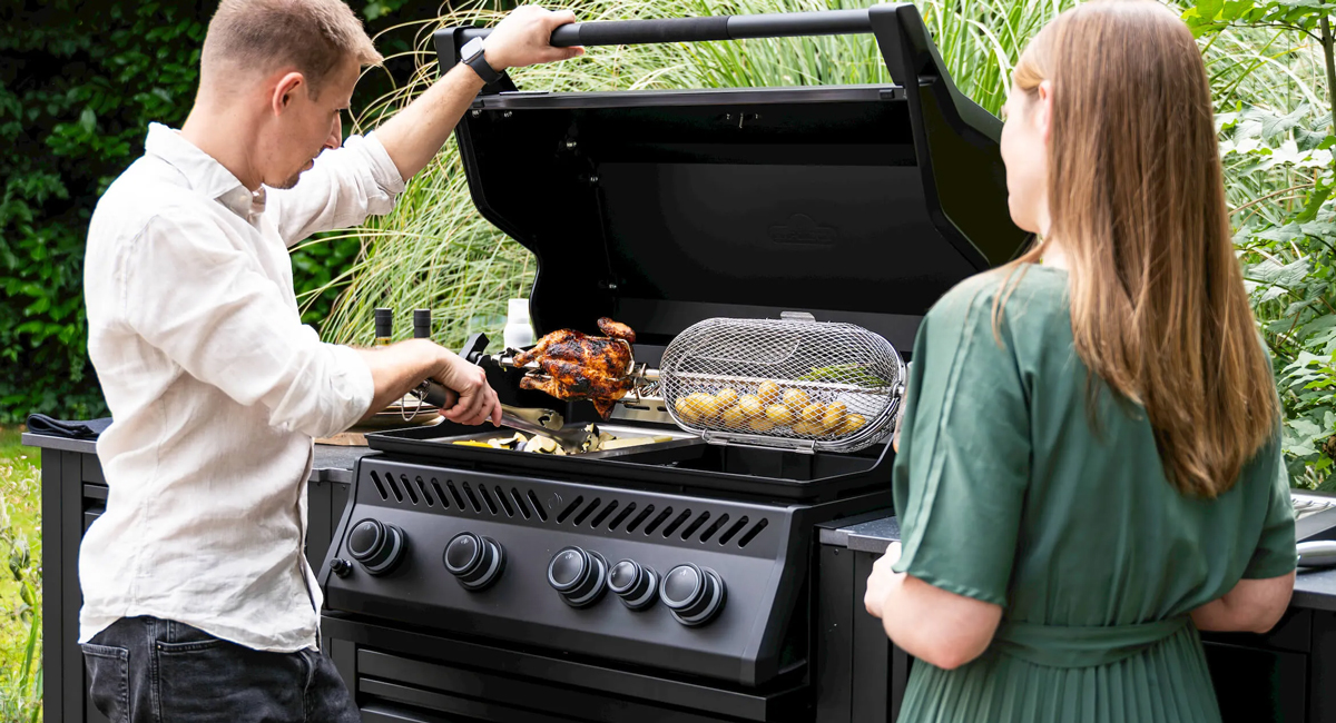 Napoleon Einbaugrill 300 Serie 32 Zoll Set mit Unterschrank, Abdeckhaube und Drehspieß