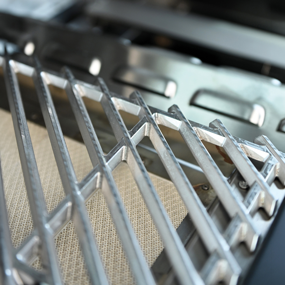 Outdoorchef QUBE Black Blazing Zone Infrarotbrenner Edelstahlgussrost