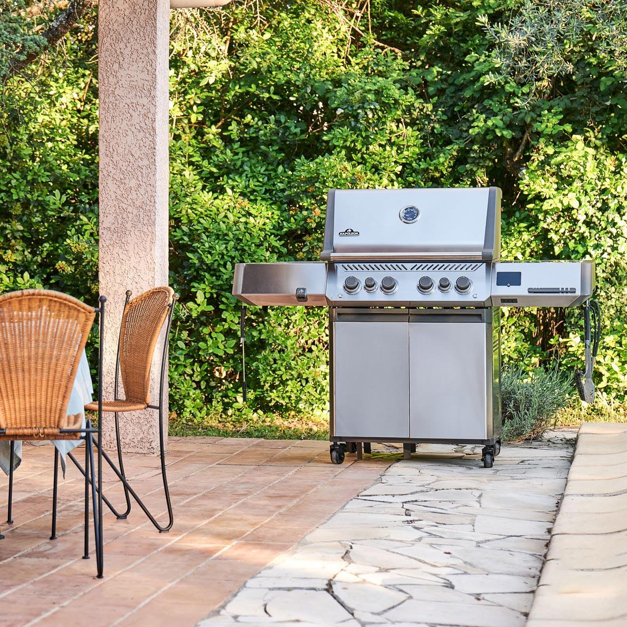 Gasgrill Napoleon Prestige 500 Connected Edelstahl mit SIZZLE ZONE und Heckbrenner (2026)