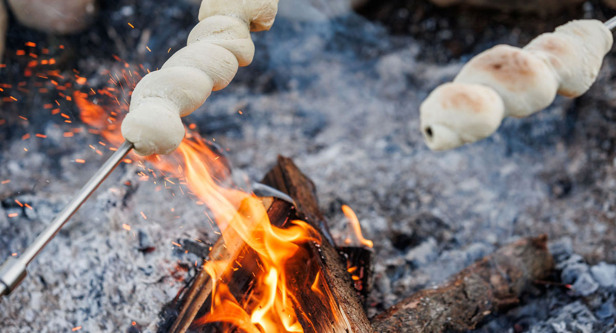 Titelbild, Petromax Stockbrot Spieß mit Gusseisenspitze Titelbild, Petromax Stockbrot Spieß mit Gusseisenspitze