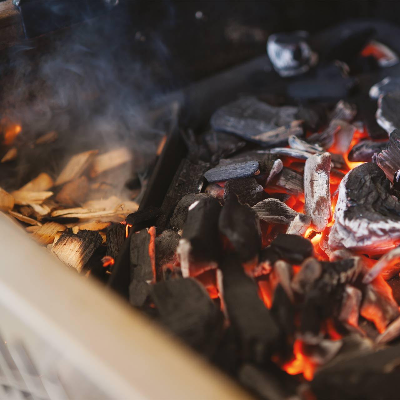 Grillzubehör Napoleon Holzkohleeinsatz mit Räuchervorrichtung Gusseisen
