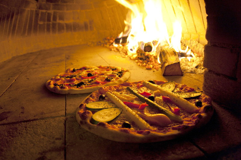 Pizza vom heißen Stein – geht das auch Zuhause?