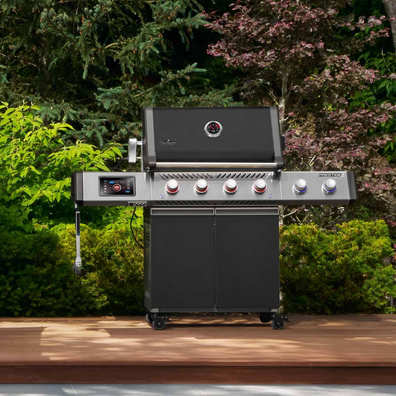 Gasgrill Napoleon Prestige PRO 500 Connected Schwarz, inkl. Drehspieß (2026)