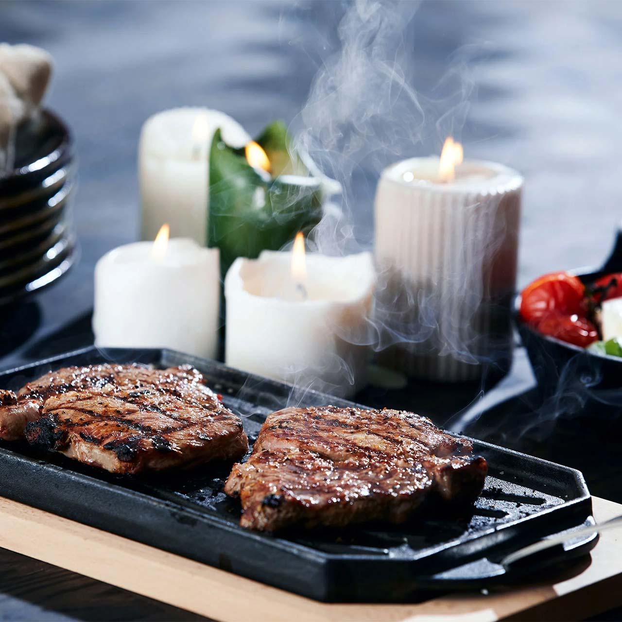 Grillzubehör Cozze Gusseisenpfanne mit Bambus Servierbrett 15x30 cm
