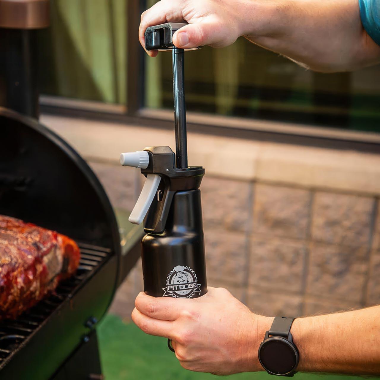 Grillzubehör Pit Boss Sprüh- und Injektionsflasche für Grillmeister