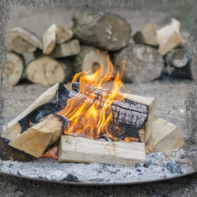 Feuerschale richtig anzünden: So wird es gemacht - Bilderstrecke