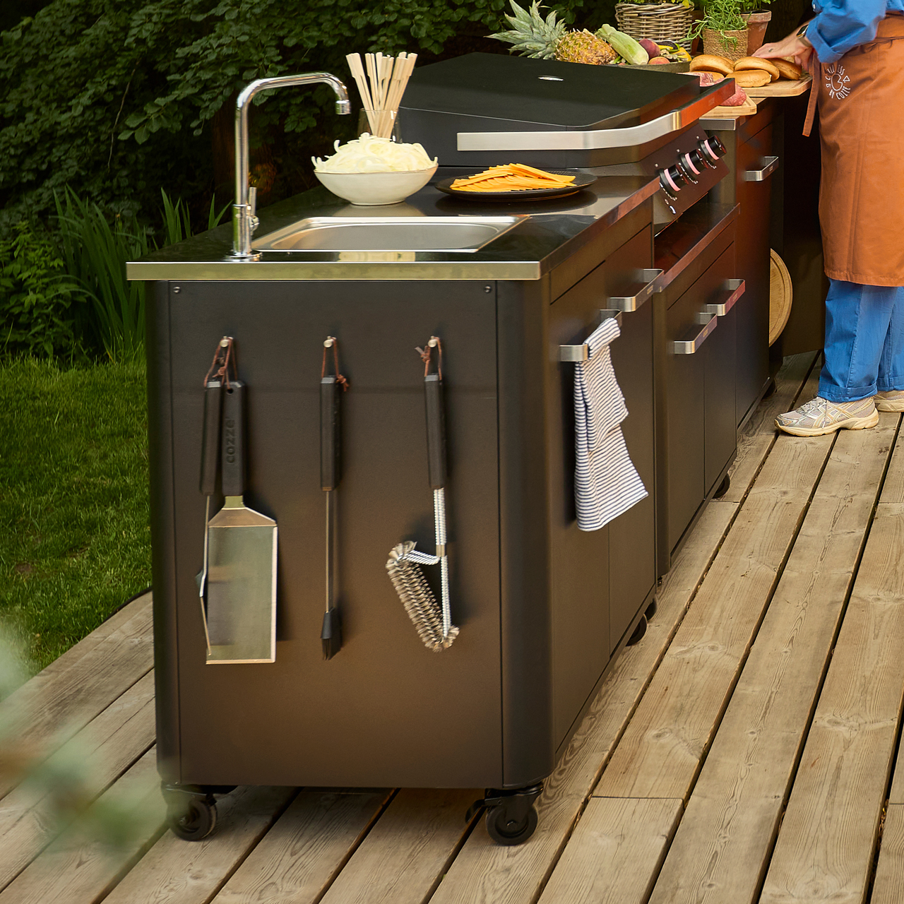 Cozze Spülenschrank 90 cm mit Edelstahlspüle und Wasserhahn
