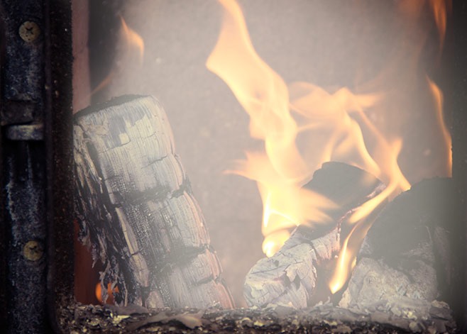 Hilfe die Kaminscheibe wird milchig trüb und weiß beim Befeuern