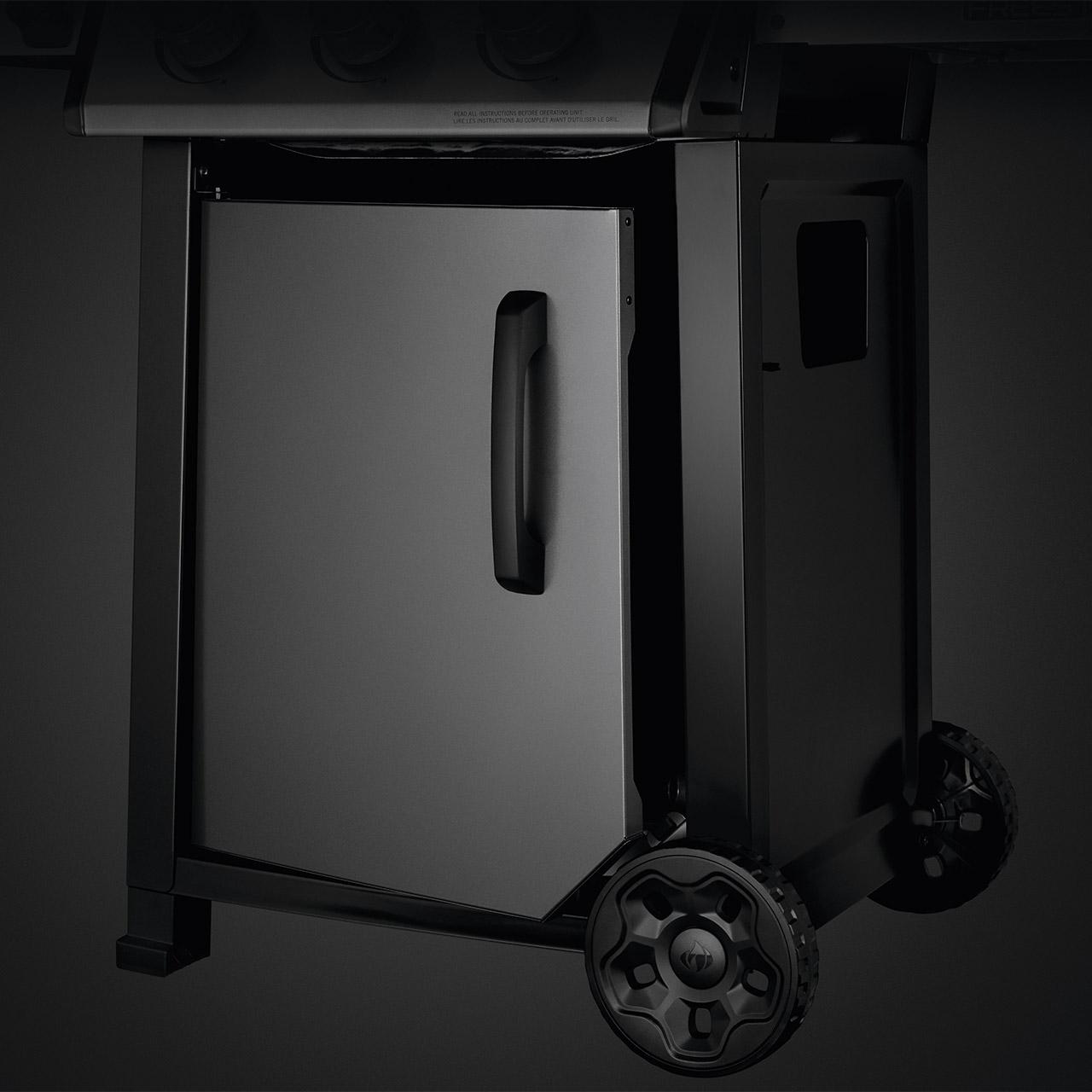 Gasgrill Napoleon Freestyle 365 DSIB mit Tür & Sizzle Zone