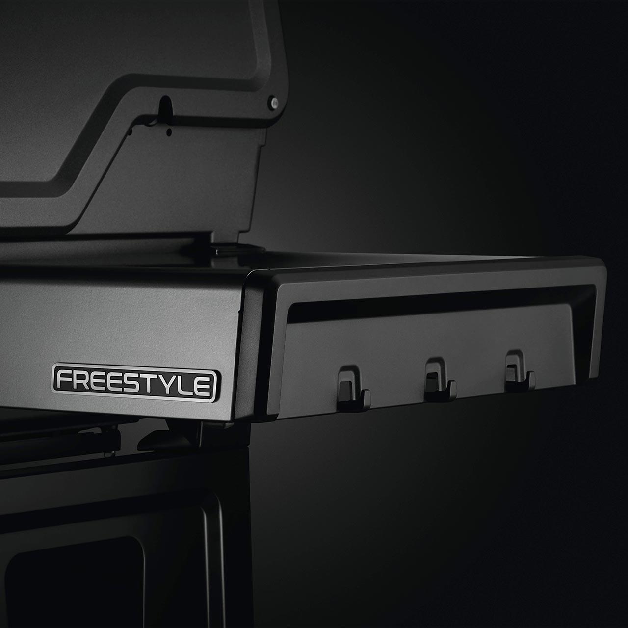 Gasgrill Napoleon Freestyle 365 DSIB mit Tür & Sizzle Zone