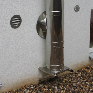 Reinigungstür am Edelstahlschornstein